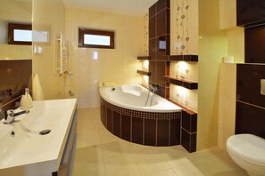 House | Bathroom - Large Holiday Home, Private Garden (Kołobrzeg)