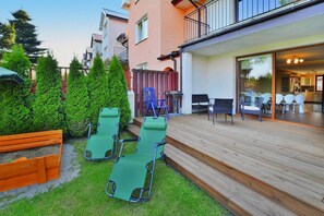 House | Balcony - Large Holiday Home, Private Garden (Kołobrzeg)