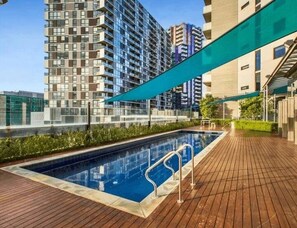 Outdoor pool - Modern Docklands by Ready Set Stay with WIFI, Linen, Gym and Pool (Docklands)