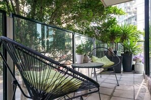 Terrace/patio - Modern Docklands by Ready Set Stay with WIFI, Linen, Gym and Pool (Docklands)
