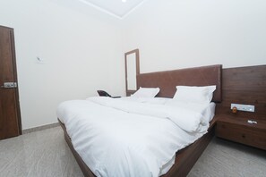 Deluxe Quadruple Room, Garden View
