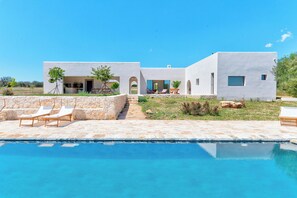 Pool - Villa in Carovigno with 4 bedrooms sleeps 8 (Carovigno)