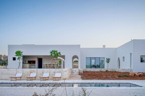 Pool - Villa in Carovigno with 4 bedrooms sleeps 8 (Carovigno)