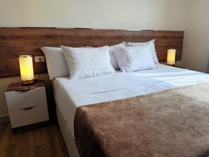 Comfort Double Room, City View | Bathroom | Shower, free toiletries, hair dryer, slippers - eco home suite (Giza)
