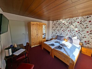 1 bedroom, bed sheets - Room 'Zimmer 1' in Extertal (Extertal)