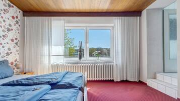 1 bedroom, bed sheets