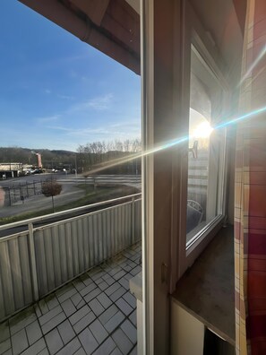 Property grounds - Room 'Zimmer 2' with Balcony (Extertal)