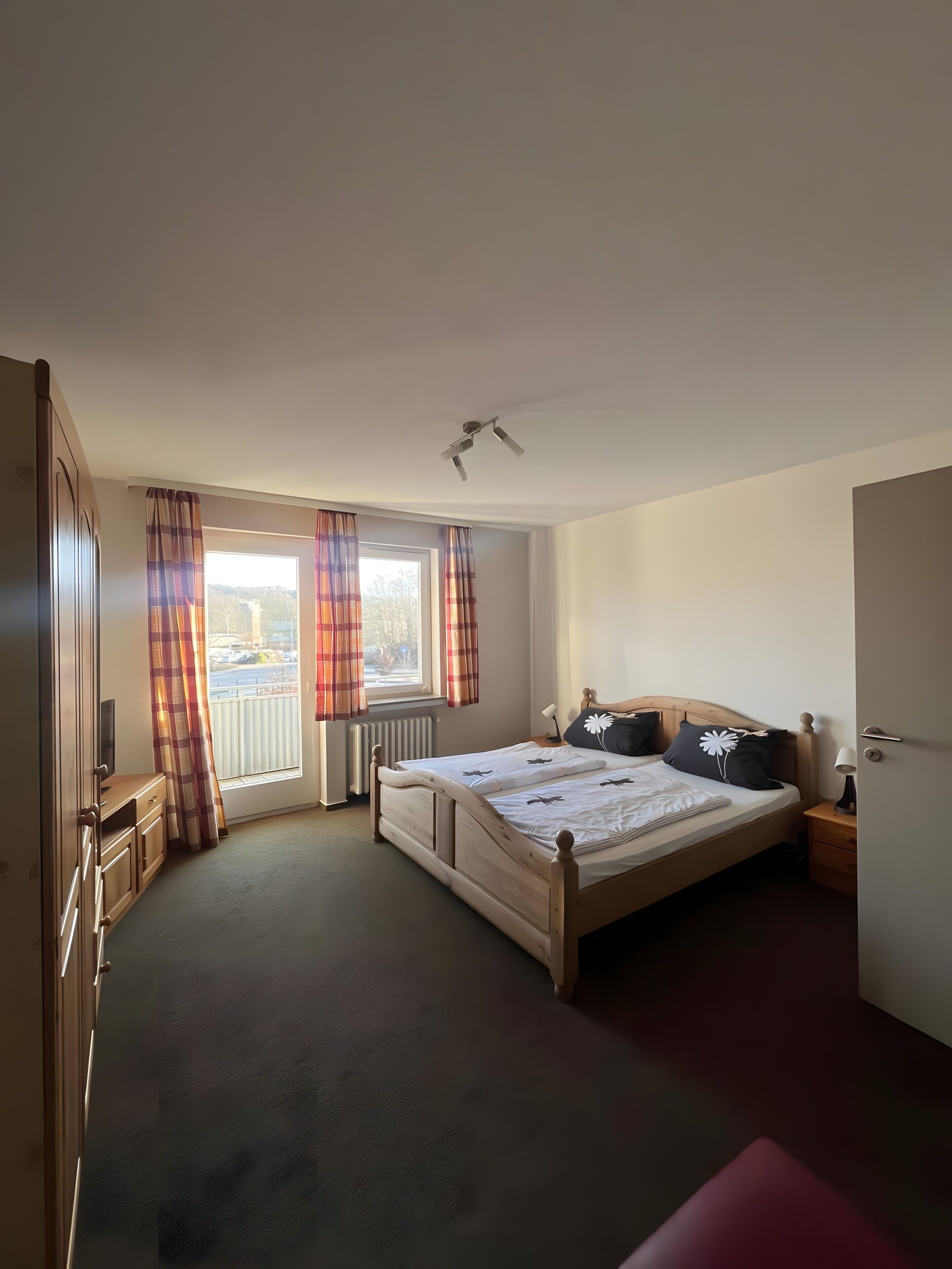 1 bedroom, bed sheets