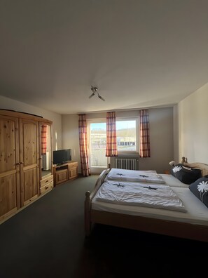 1 bedroom, bed sheets