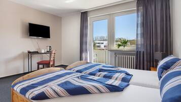 1 bedroom, bed sheets