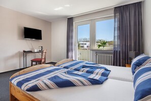 1 bedroom, bed sheets - Room 'Zimmer 2' with Balcony (Extertal)
