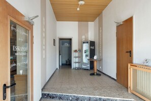Lobby - Room 'Zimmer 2' with Balcony (Extertal)