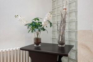 Interior - Room 'Zimmer 2' with Balcony (Extertal)