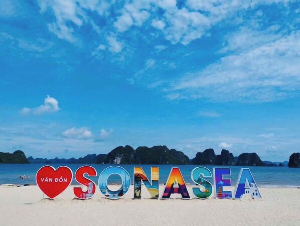 En la playa, arena blanca