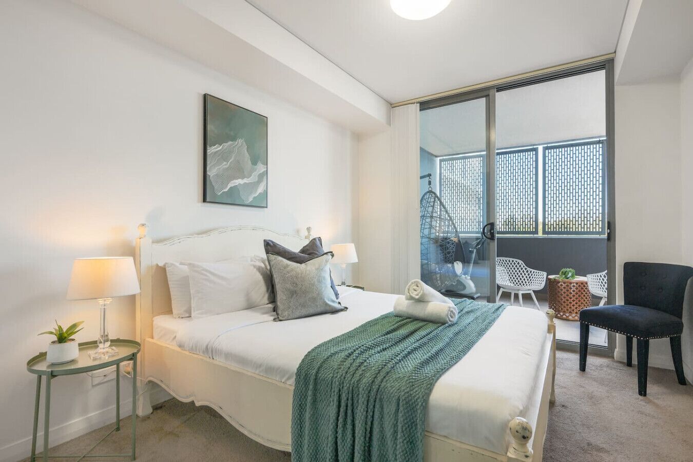 Iron/ironing board, WiFi, bed sheets