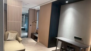Deluxe tweepersoonskamer, uitzicht op meer | Interieur