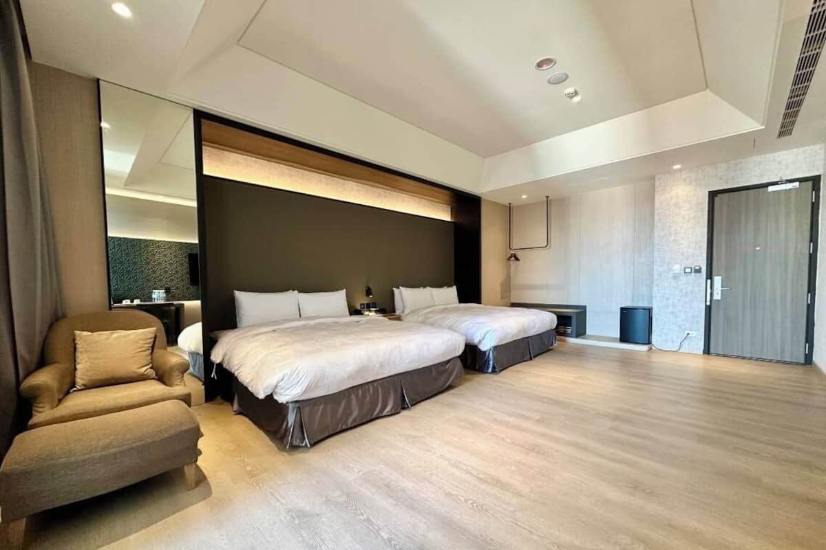 Deluxe Quadruple Room, Lake View