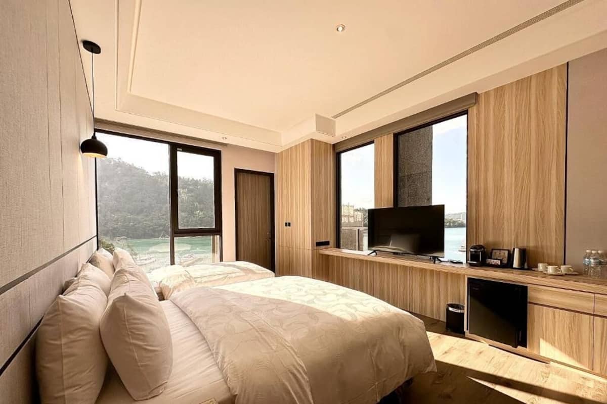 Deluxe Triple Room, Lake View