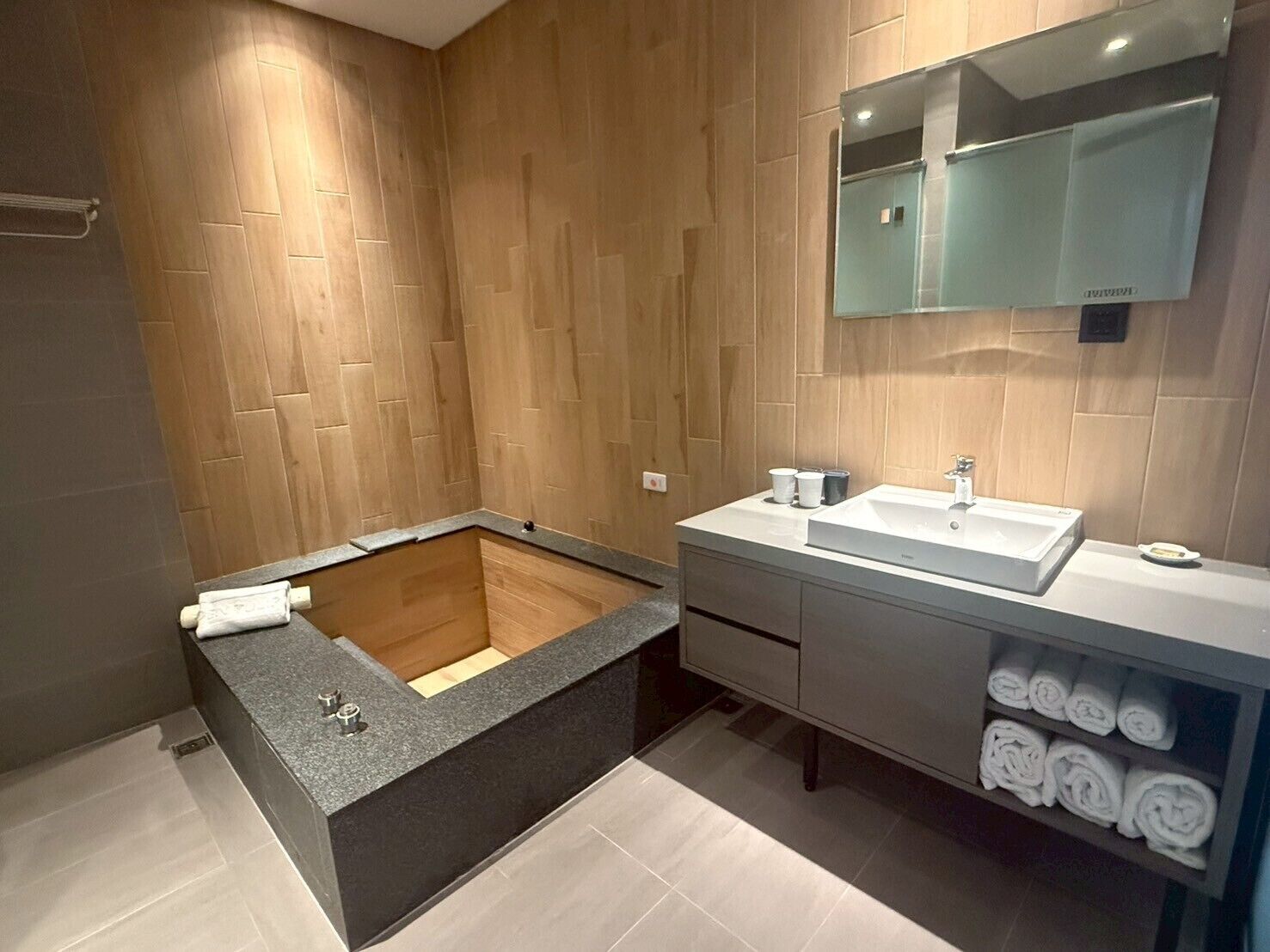 Quarto quádruplo clássico, vista para a cidade | Banheiro