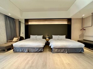 Quarto quádruplo família, vista para a cidade