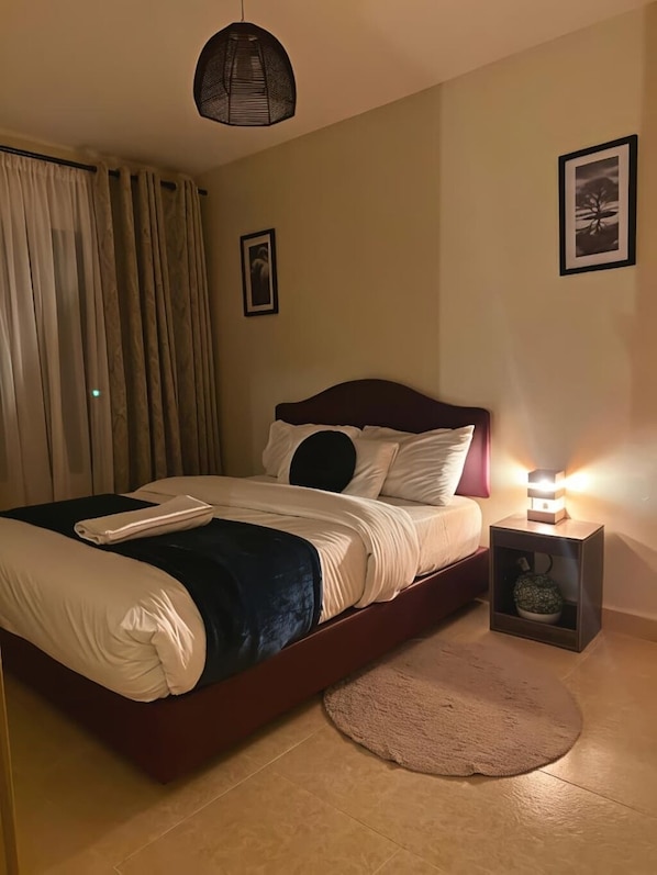 3 habitaciones, tabla de planchar con plancha, wifi y ropa de cama 
