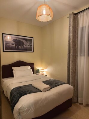 3 chambres, fer et planche à repasser, Wi-Fi, draps fournis