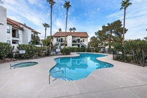 Pool - 2-bedroom condo next to Chinatown Mall (Las Vegas)