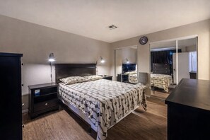 2 bedrooms, iron/ironing board, Internet, bed sheets - 2-bedroom condo next to Chinatown Mall (Las Vegas)