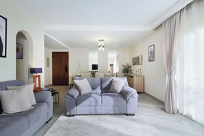 Living area - Luxurious 2 Bedroom Apt. (Giza Governorate)