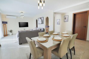 Dining - Luxurious 2 Bedroom Apt. (Giza Governorate)