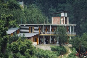 Exterior - Yellowjackets Hotel Tosh (Tosh)