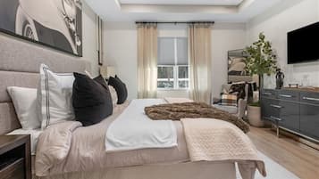 3 bedrooms, desk, iron/ironing board, free WiFi