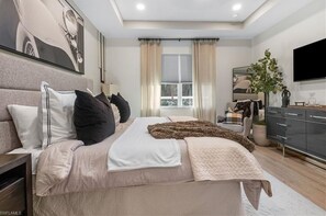 3 bedrooms, desk, iron/ironing board, free WiFi - Outstanding brand New state of the art home awaits your arrival.. (Naples)
