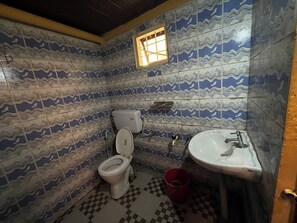 Deluxe Shared Dormitory | Bathroom - Olive Garden (Pollachi)