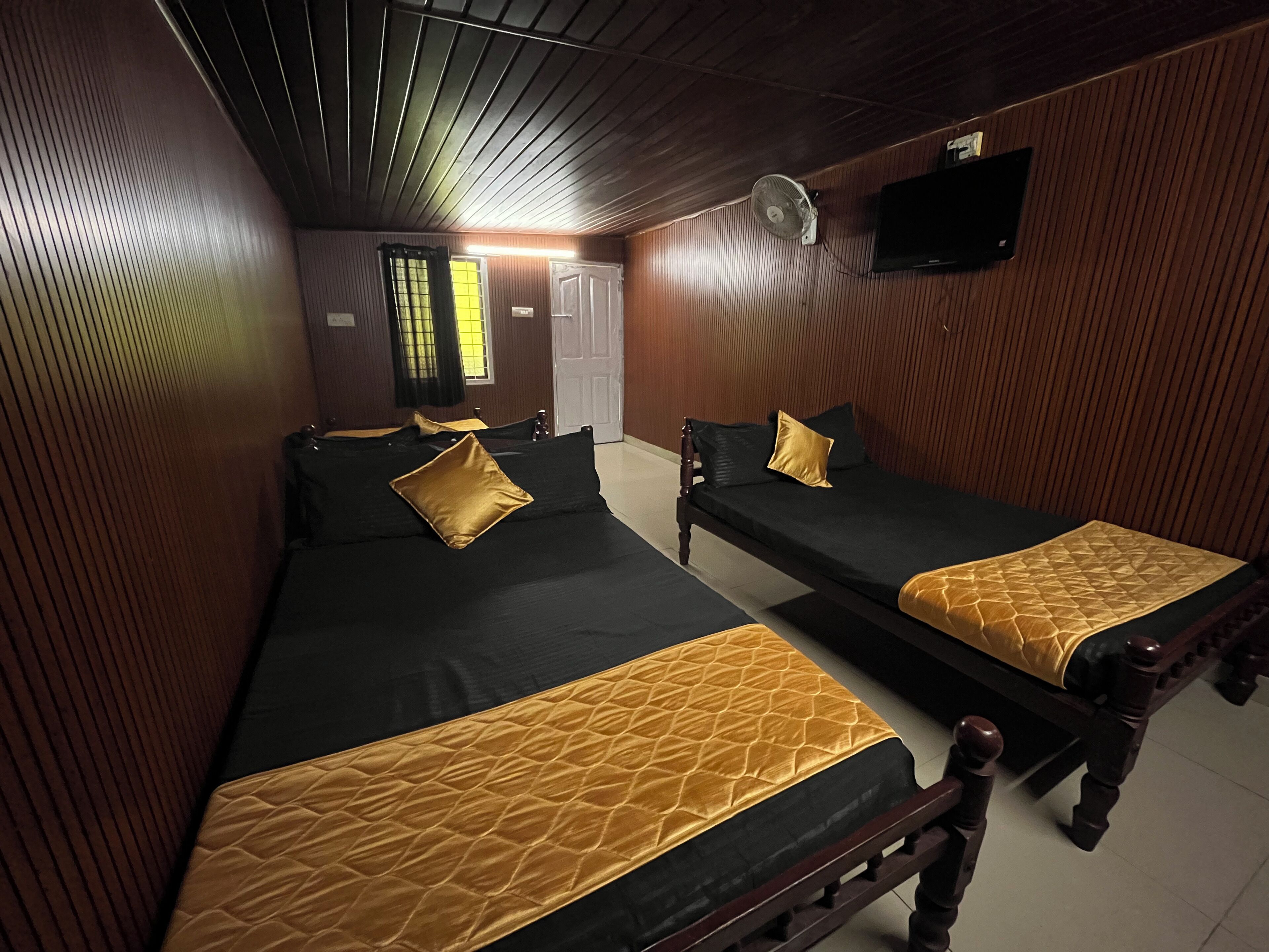 Deluxe Shared Dormitory | Free WiFi