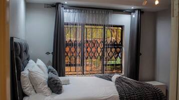 2 bedrooms, iron/ironing board, internet, wheelchair access