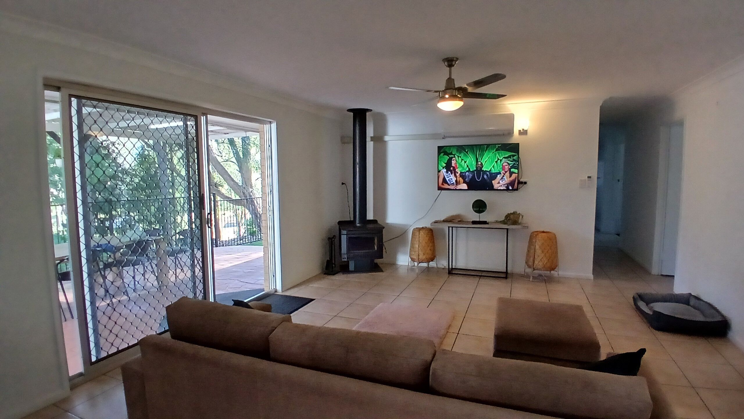 Smart TV, computer monitors