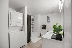 Hair dryer, towels, soap, shampoo - Walk to Downtown! Modern Riverfront Loft (West Sacramento)