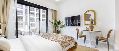 Leilighet, balkong, byutsikt | Strykejern/-brett og wi-fi (inkludert)