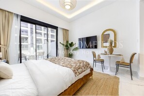 Leilighet, balkong, byutsikt | Strykejern/-brett og wi-fi (inkludert)