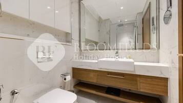 Apartment, Balcony, City View | Bathroom