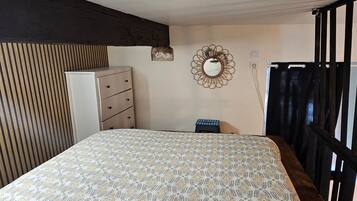 1 bedroom, internet, bed sheets