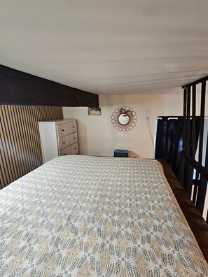 A bedroom with a bed, a dresser, a mirror, and a window with curtains. - Duplex 15 min from train station, Montluçon historic center (Montluçon)