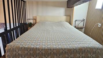 1 bedroom, internet, bed sheets