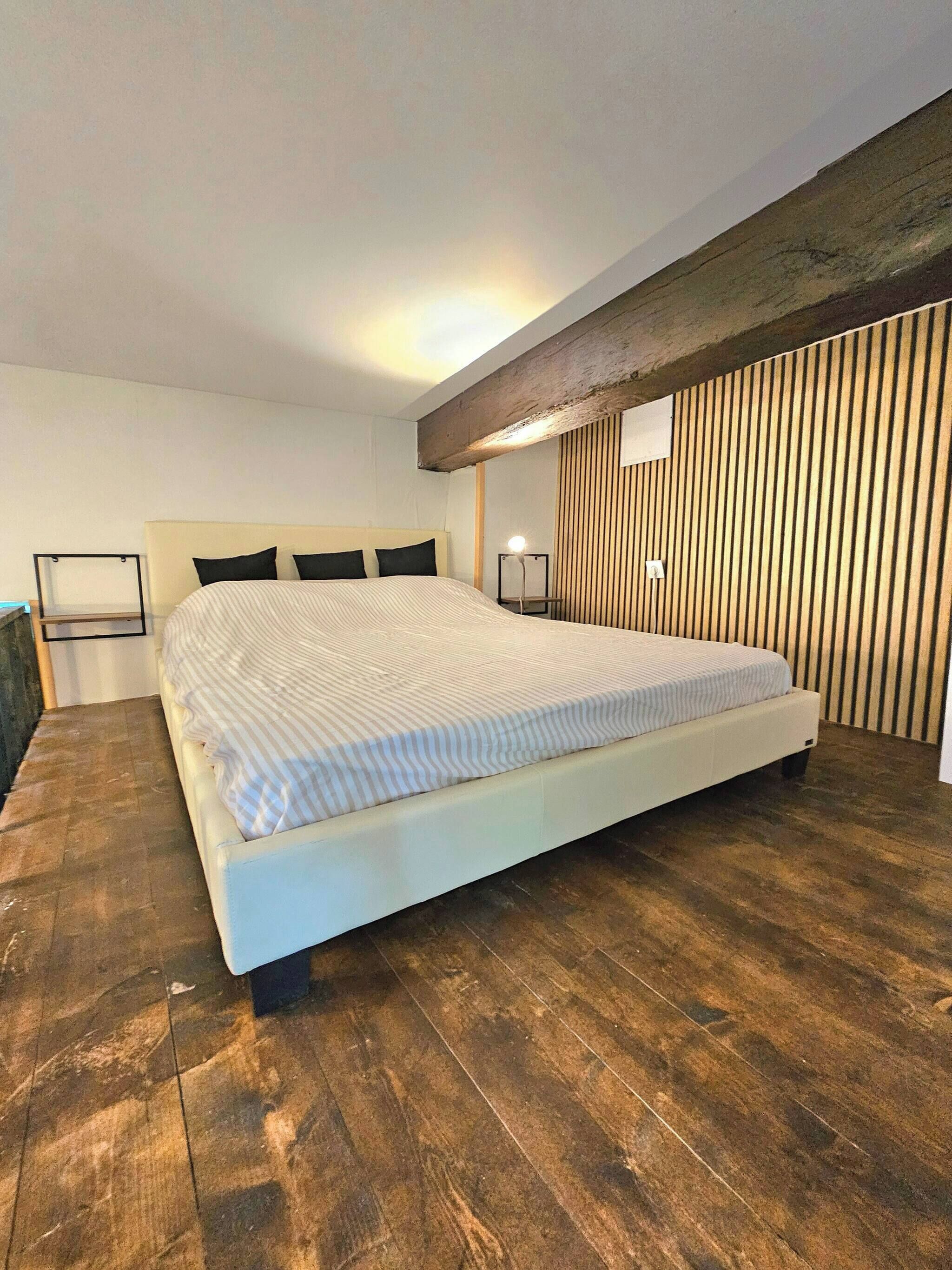 1 bedroom, internet, bed sheets