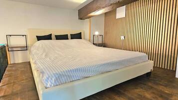 1 bedroom, internet, bed sheets