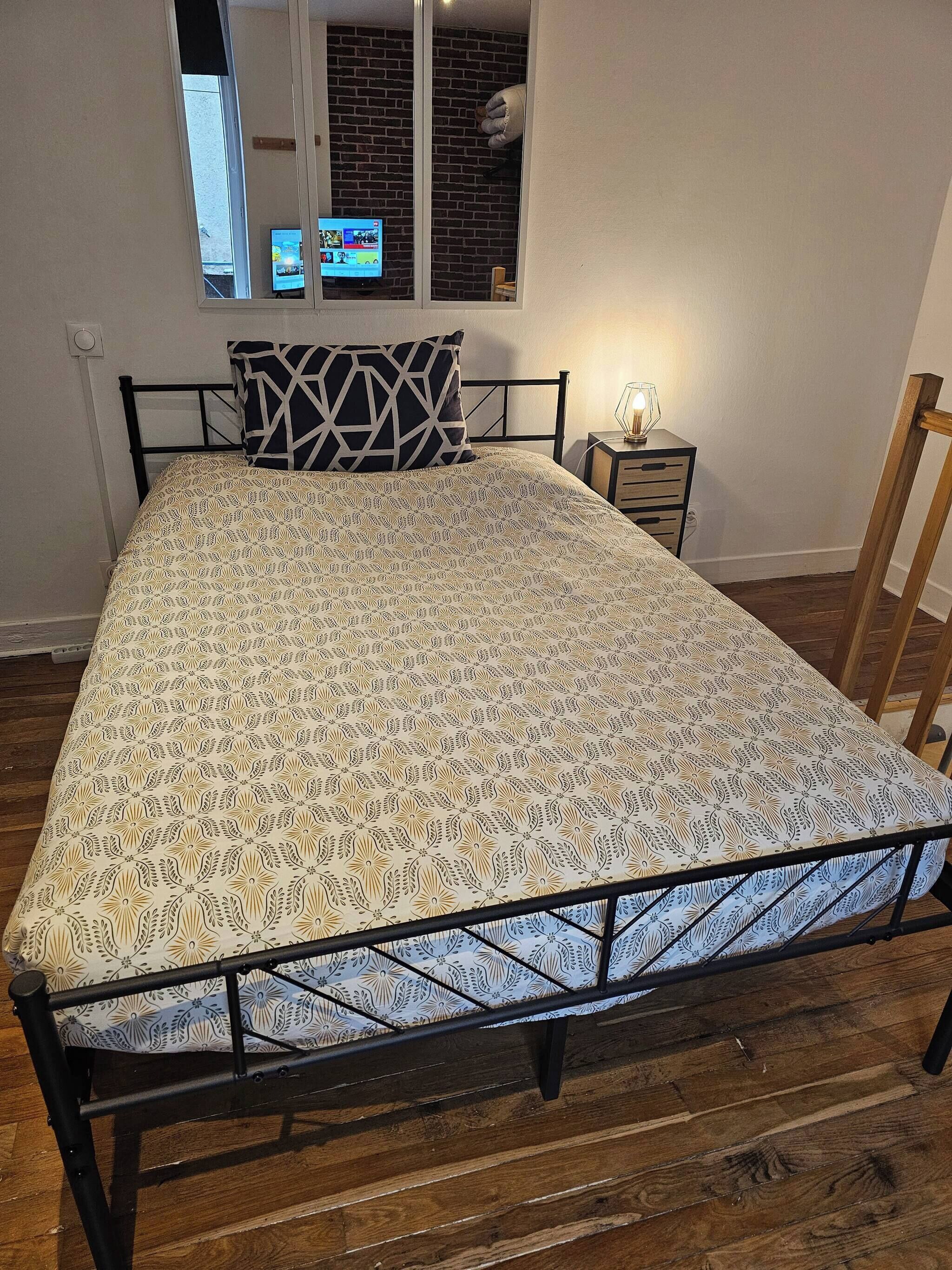 Internet, bed sheets