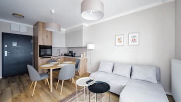 Appartement, balkon | Woonkamer