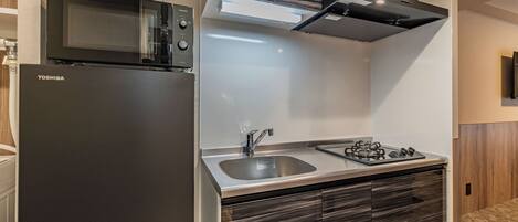 Standard Double Room, 1 Double Bed, Non Smoking | Private kitchen | Full-sized fridge, microwave, stovetop, cookware/dishes/utensils