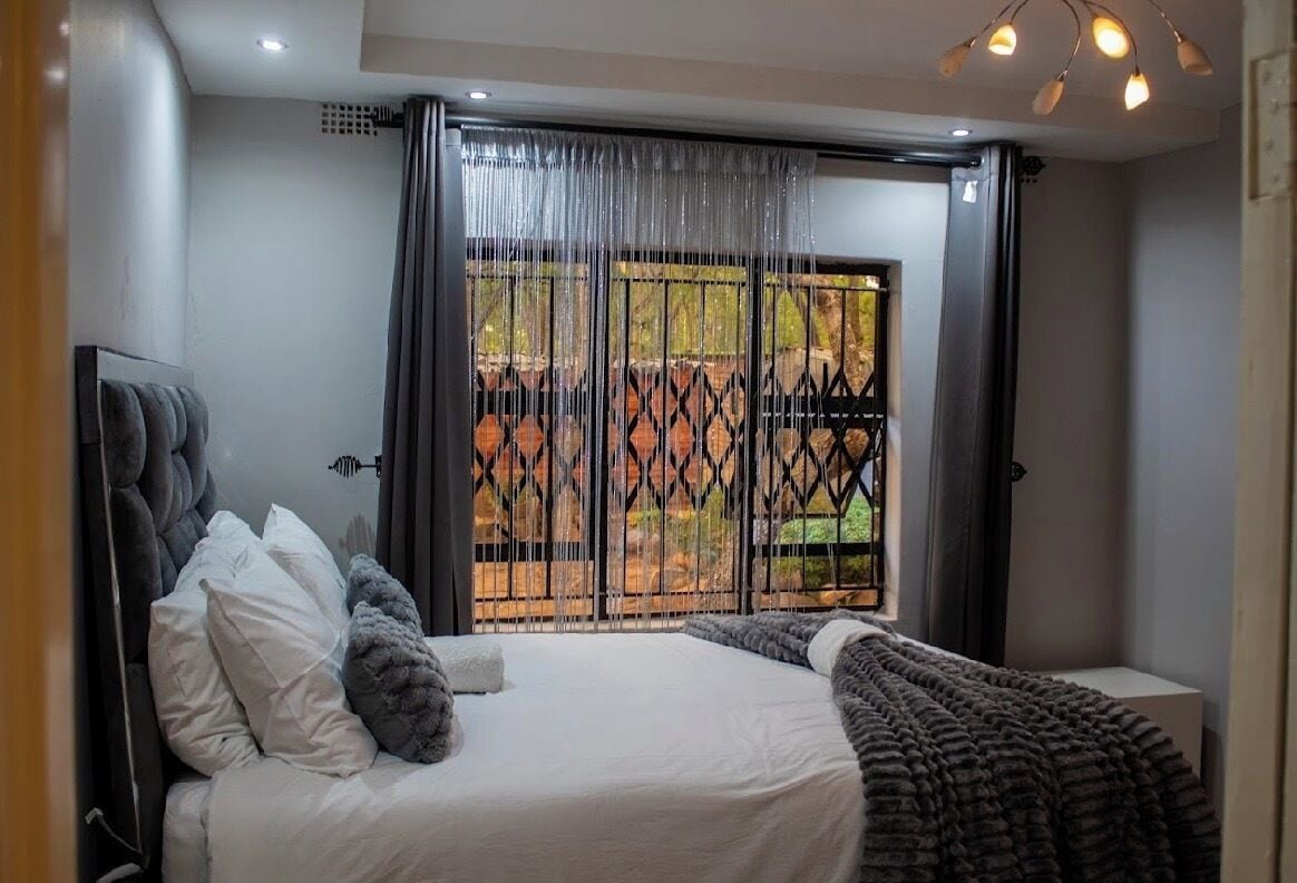 Tabla de planchar con plancha y acceso a internet 